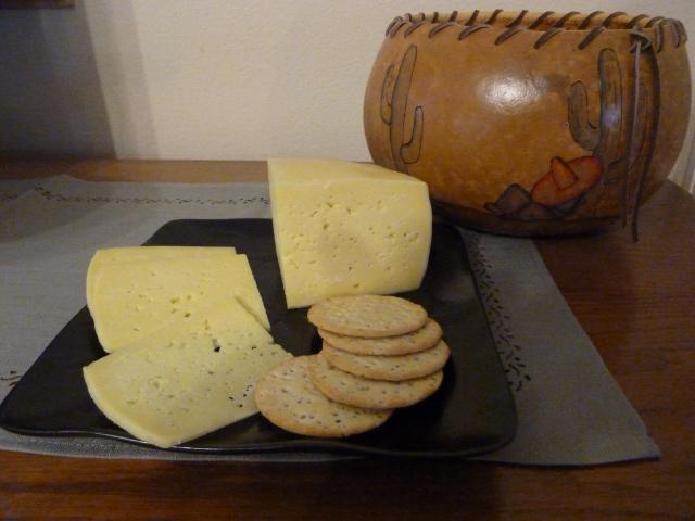 Cum să gătești brânză la domiciliu: trei rețete simple