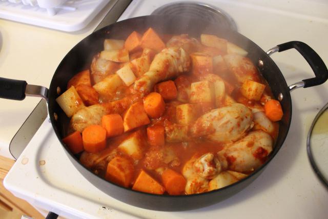 găină de pui cu morcovi și calorii de ceapă
