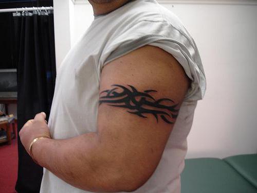 tatuaj bratara pentru biceps pentru barbati