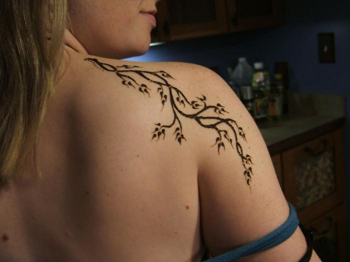 cât de mult țineți un tatuaj de henna